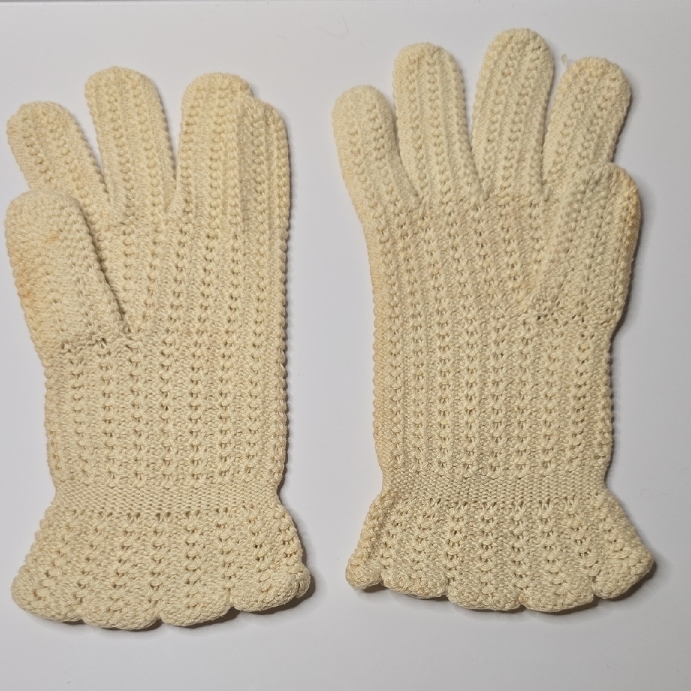 Vintage Knit Cream Gloves - Picture 3 of 4